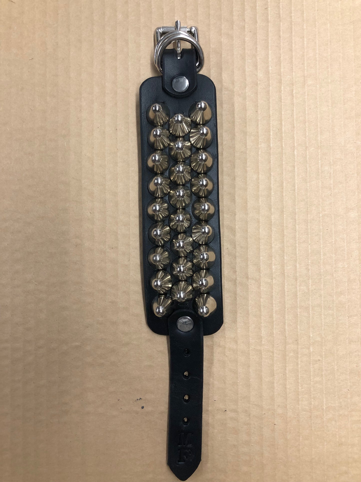 MUCKYFUX WRISTBAND - 3 ROW CHROME BIG ENGLISH CONES STUD / BLACK LEATHER
