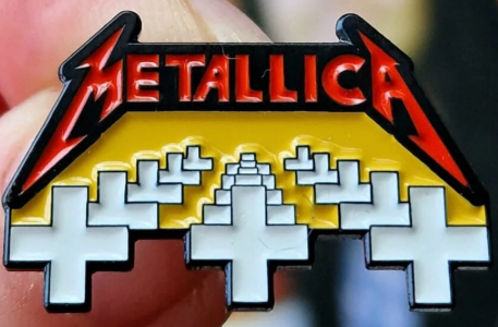 METALLICA - MASTER OF PUPPETS ENAMEL PIN