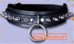 CHOKER - 1 ROW SMALL SPIKES W/ A SINGLE BONDAGE RING