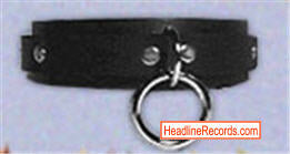 CHOKER - 1 BONDAGE RING ON BLACK LEATHER