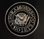 RAMONES - HEY HO LET'S GO (CIRCLE) ENAMEL PIN BADGE