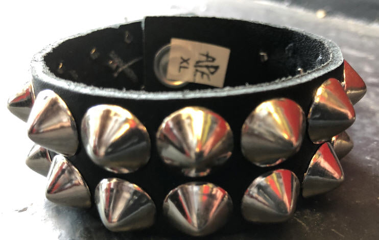 WRISTBAND - 2 ROW CHROME CONES STUD ON BLACK LEATHER