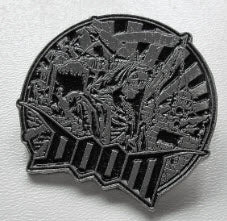 DOOM - DEATH BETWEEN WEAPONS METAL PIN