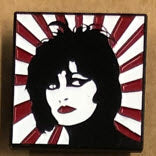 SIOUXSIE & THE BANSHEES - SIOUXSIE JAPAN FLAG (RECT) ENAMEL PIN BAD