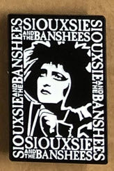 SIOUXSIE & THE BANSHEES - SIOUXSIE W/ FACE RECTANGLE ENAMEL PIN BADGE