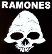 RAMONES - PINHEAD SKULL 1" BUTTON