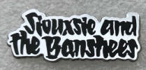 SIOUXSIE & THE BANSHEES - SIOUXSIE & BANSHEES ENAMEL PIN BADGE